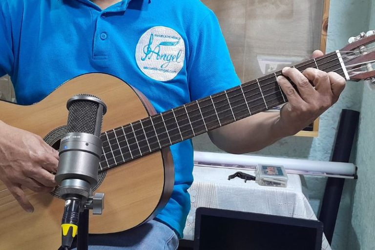 Afinemos nuestra guitarra